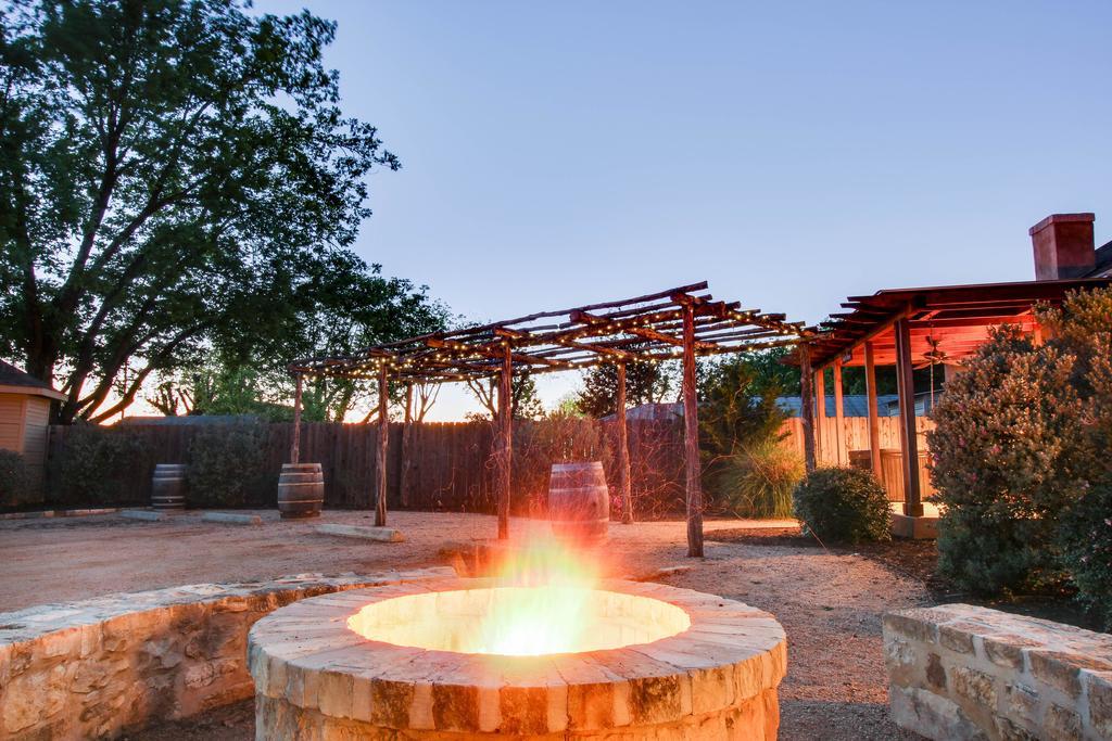 Wine Country Cottages On Main Fredericksburg Luaran gambar