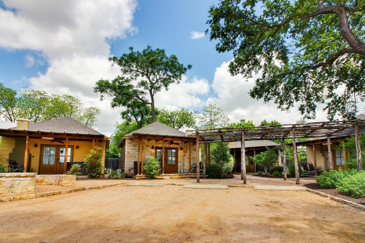 Wine Country Cottages On Main Fredericksburg Bilik gambar