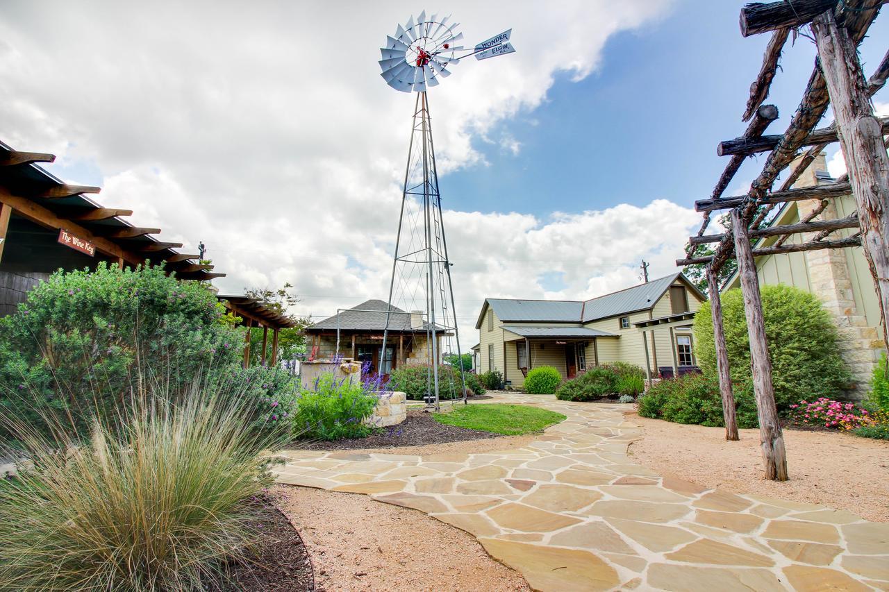 Wine Country Cottages On Main Fredericksburg Bilik gambar