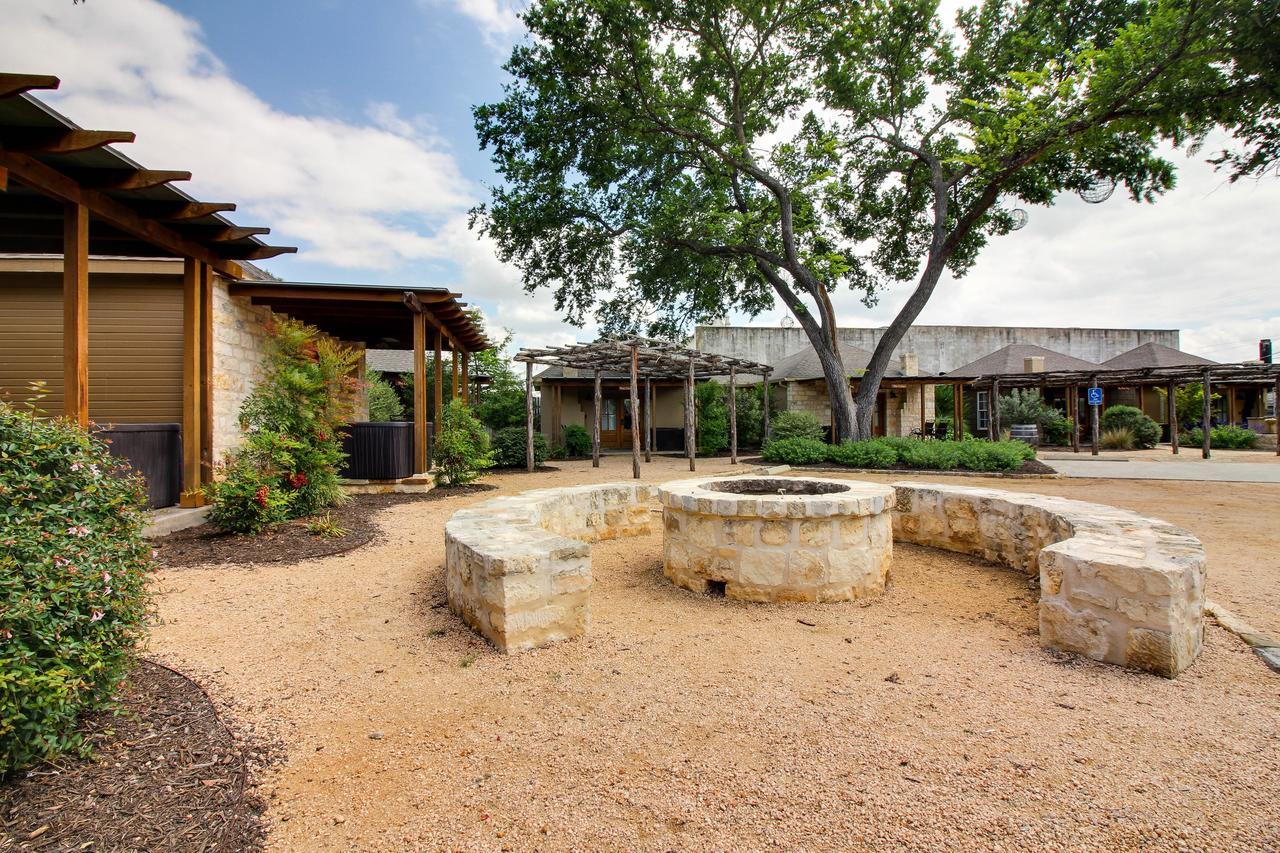 Wine Country Cottages On Main Fredericksburg Bilik gambar
