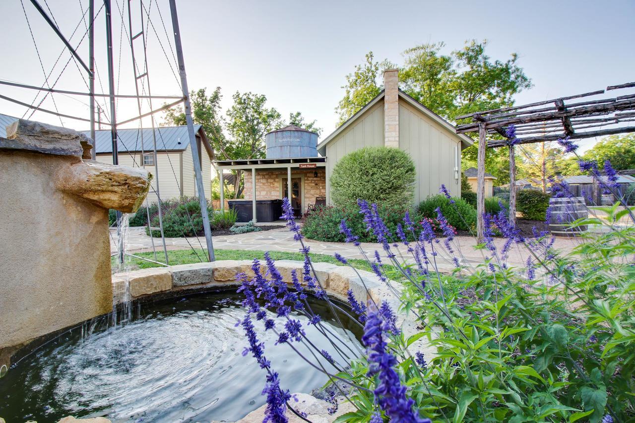Wine Country Cottages On Main Fredericksburg Bilik gambar