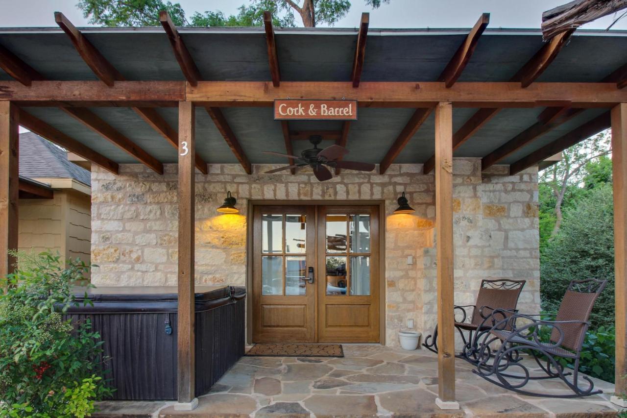 Wine Country Cottages On Main Fredericksburg Bilik gambar
