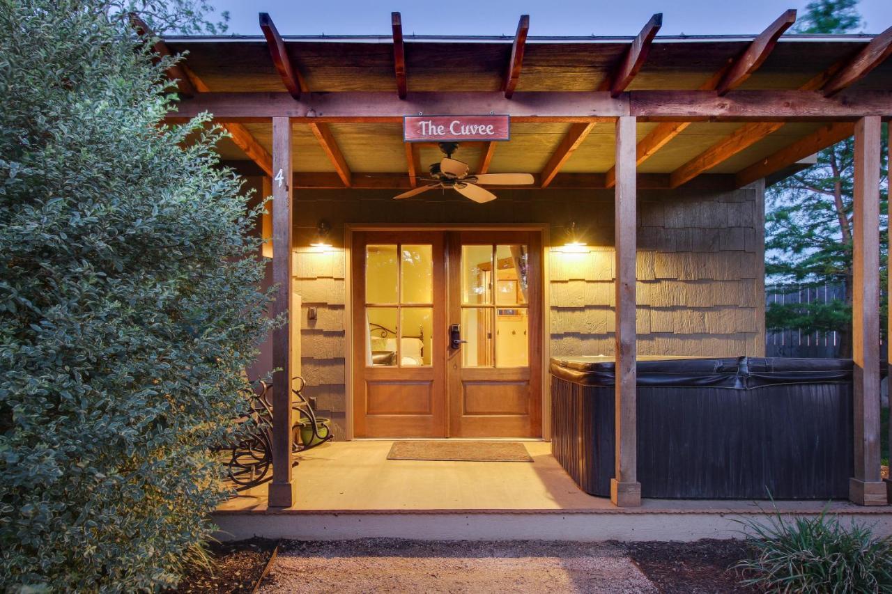 Wine Country Cottages On Main Fredericksburg Bilik gambar