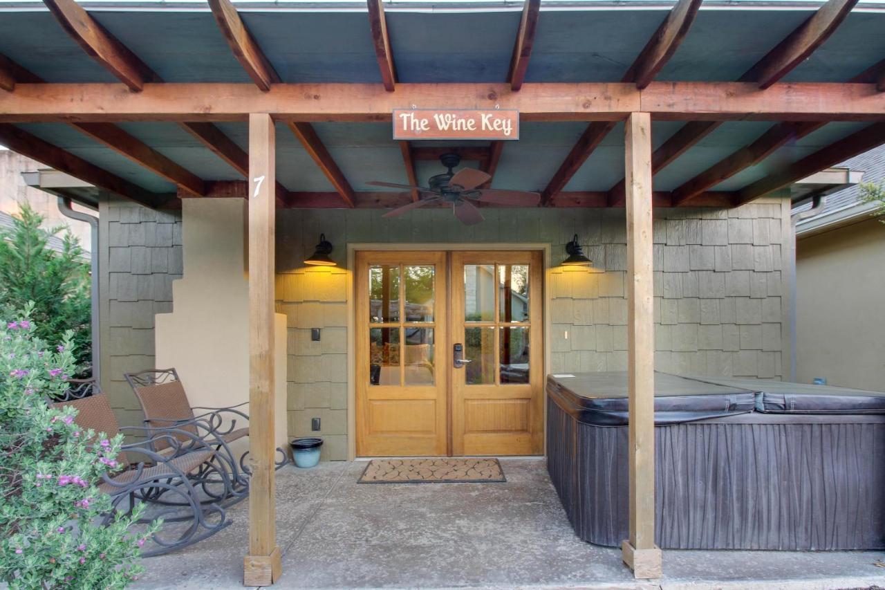 Wine Country Cottages On Main Fredericksburg Bilik gambar