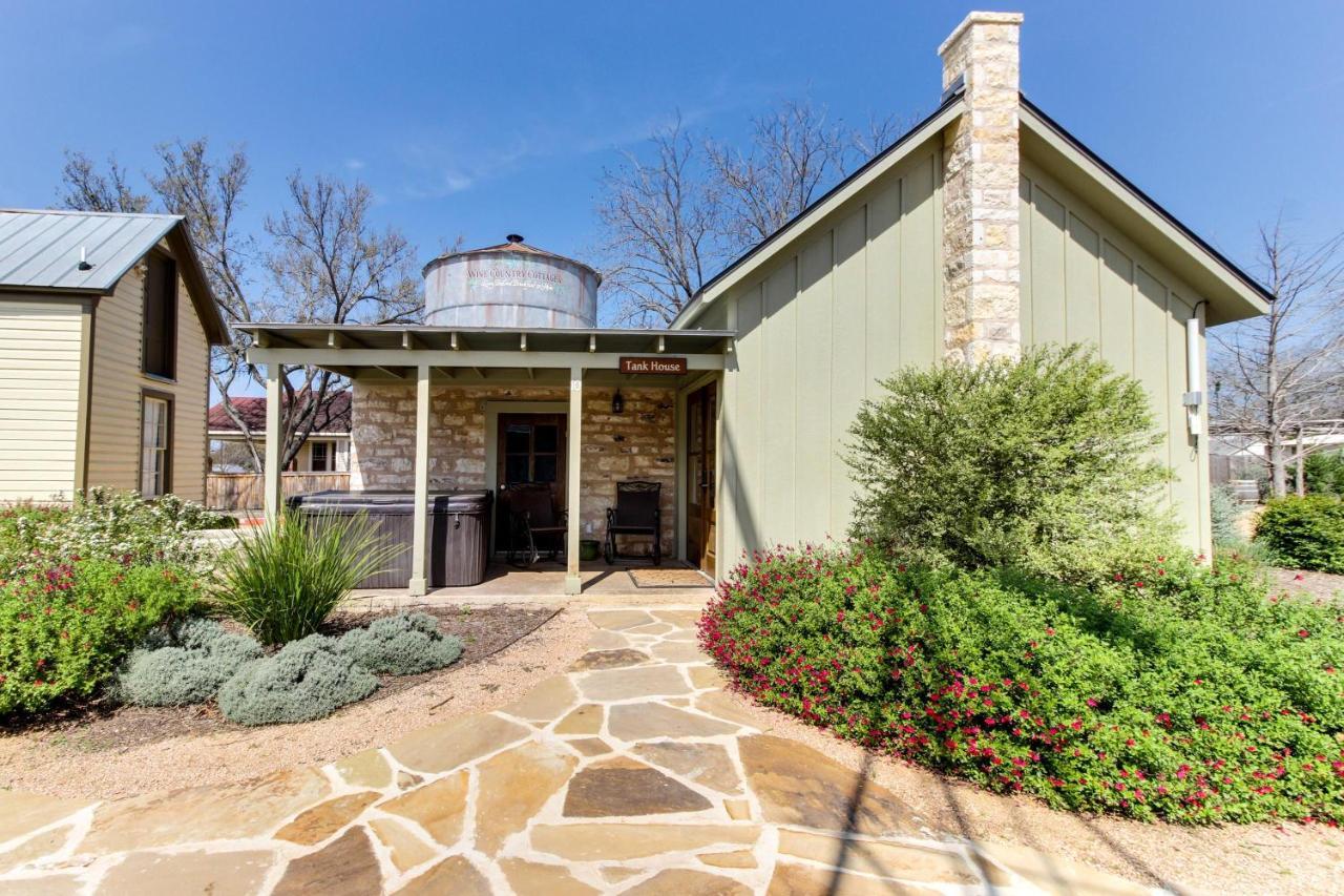 Wine Country Cottages On Main Fredericksburg Bilik gambar
