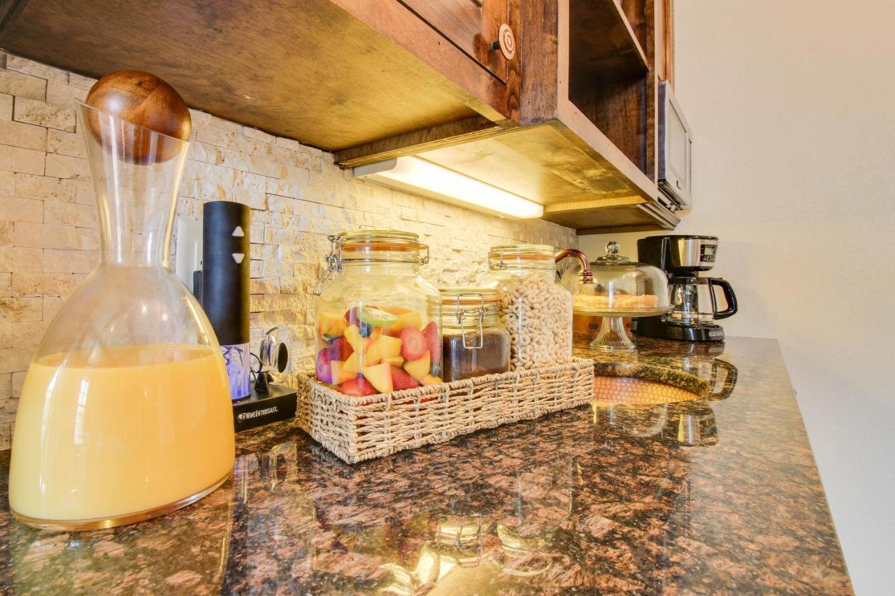 Wine Country Cottages On Main Fredericksburg Bilik gambar